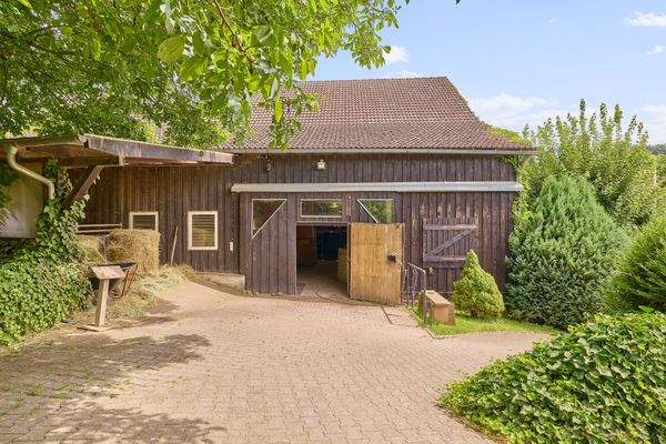 14 Stallgebäude.jpg