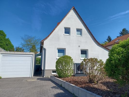 Frontansicht mit Garage
