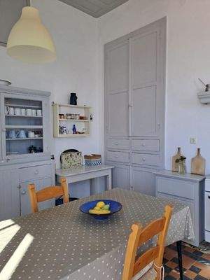 Kreta, Kalyves: Elegante neoklassizistische Villa am Meer zu verkaufen