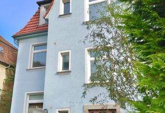 Dreistöckiges Wohnhaus