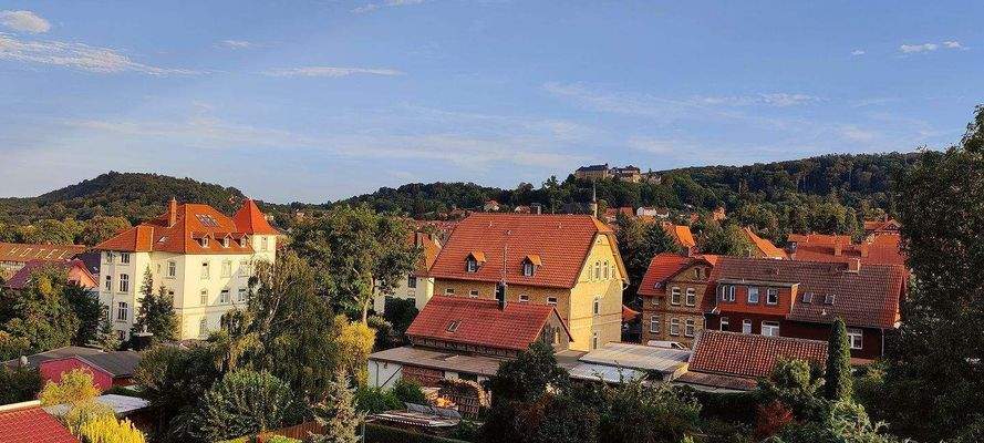 Ausblick vom Balkon auf das Schloss