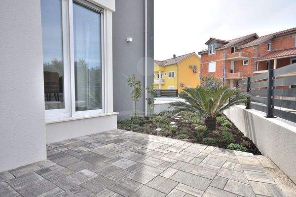 Einladende Terrasse im Freien