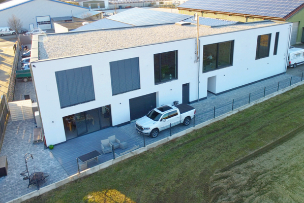 Architektur trifft auf großzügiges Grundstück