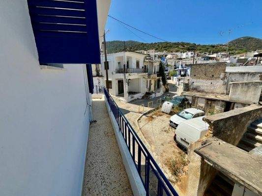 Kreta, Kalo Chorio: 2-Apartment-Anwesen mit geräumiger Dachterrasse zu verkaufen