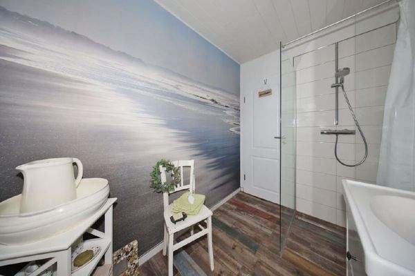 Gäste-WC mit Dusche und "Meerblick"