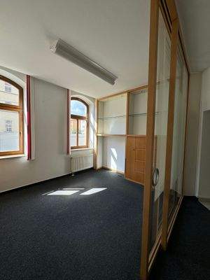 Büroraum 4 Chefbüro mit Glasschiebetüren