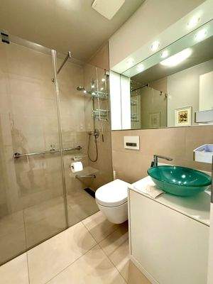 Gäste-WC mit Dusche