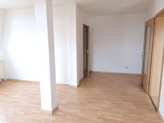 Wohnzimmer mit Laminat