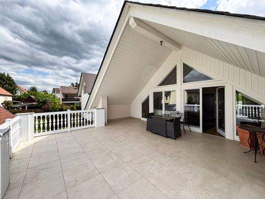 Teilüberdachte Terrasse