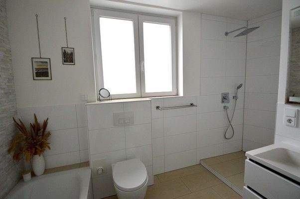 Erdgeschoss-Tageslicht Bad