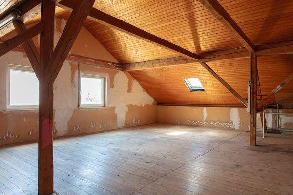 nicht ausgebautes Zimmer DG