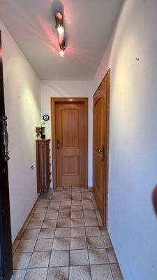 Flur mit Gäste-WC und Eingang Essdiele