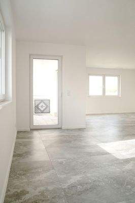 Blick aus Küche in Richtung Balkon u. Wo-Zi.-1