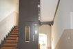 Treppenhaus mit Fahrstuhl