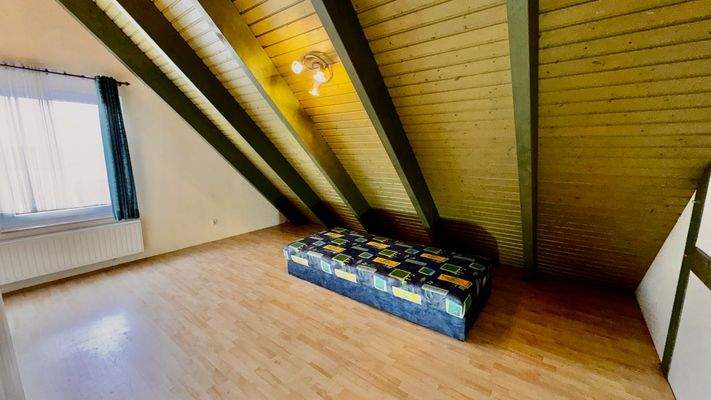 Ferienhaus mit Pool Schlafstube DG