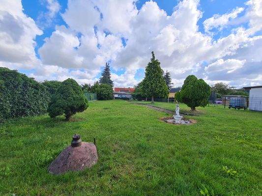 Garten mit pot. Bauplatz