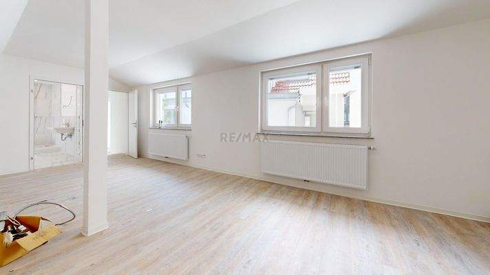 Wohnbereich hinteres Haus mit angrenzendem Bad