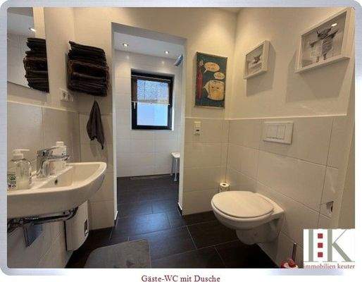 Gäste-WC mit Dusche