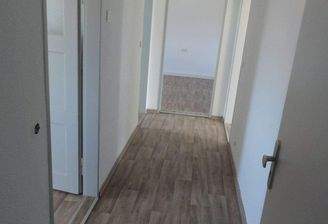 Flur, 1.links Kü, 2.links Bad