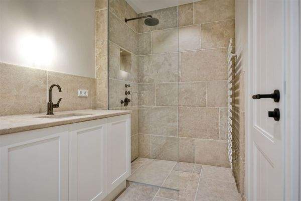 Duschbad mit WC Untergeschoss