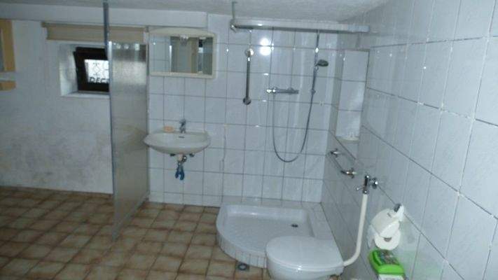 Duschbad im Untergeschoss