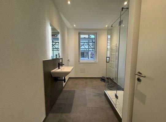 Modernes Tageslichtbad