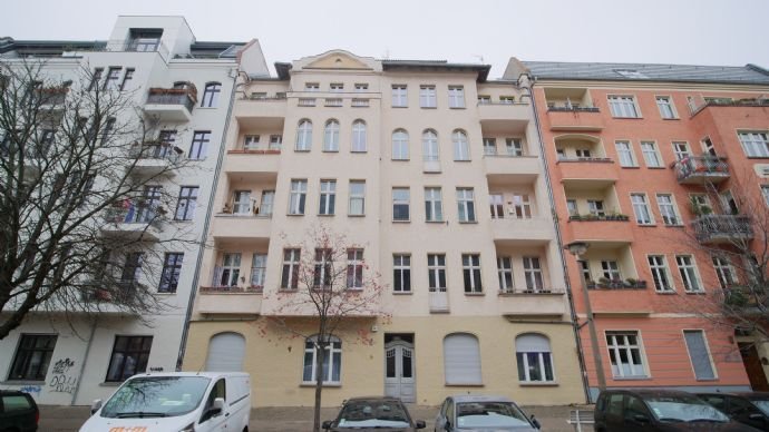 Schöne Altbau-Wohnung in Top-Kiezlage zum Sanieren