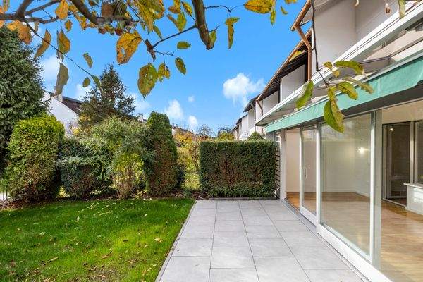 Große Terrasse für gemütliche Grillabende