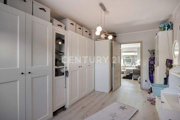 Arbeitszimmer EG mit Blick ins Wohnzimmer