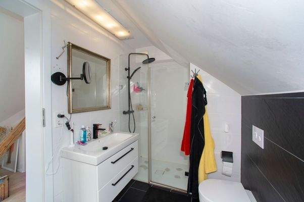 und Bodengleicher Dusche