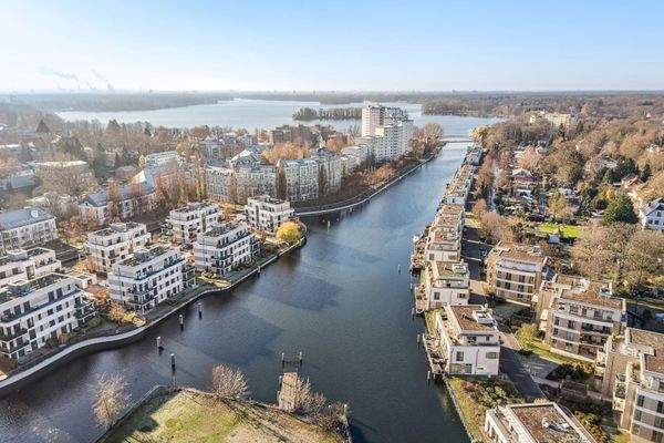 Humboldtinsel umrahmt vom Tegeler Fließ und Tegeler Hafen