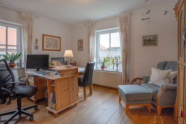 Büro bzw. Gästezimmer EG