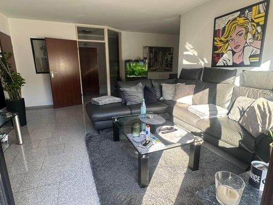 Blick vom Balkon ins Wohnzimmer