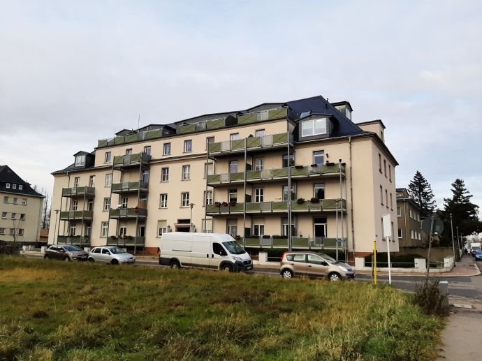 Hübsche helle Wohnung mit Balkon