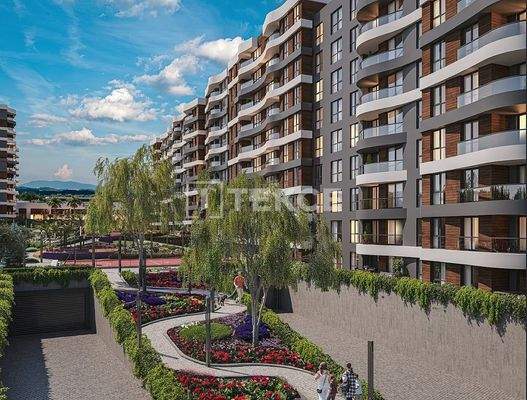 Apartments in a Complex with Pool in Istanbul Pendik