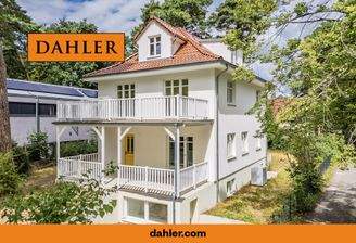 Freistehende Stadtvilla zwischen alten Kiefern, komplett saniert