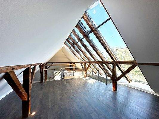 Galerie mit Fensterfront.jpg