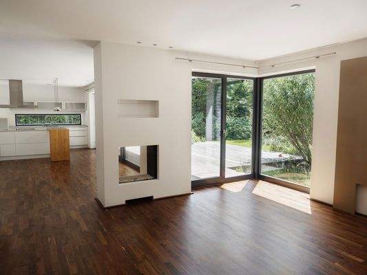 Wohnzimmer mit Gartenblick