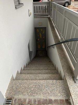 Außentreppe m. Eingang Gewerbe