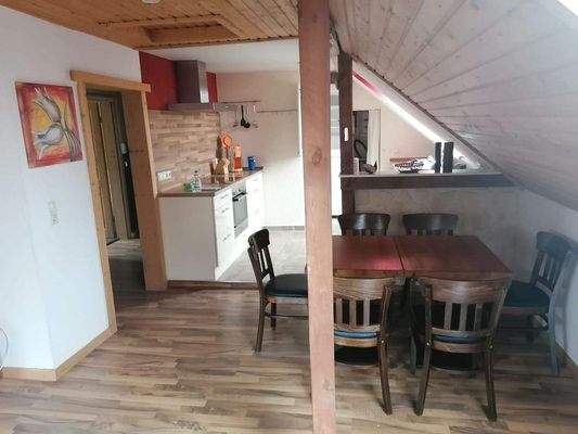 Wohnzimmer mit Küche.jpg