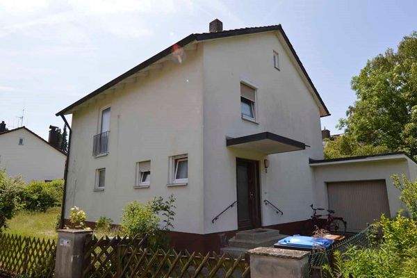 Ansicht Hauseingang mit Garage