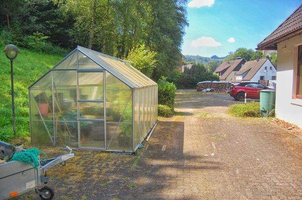 Grundstück mit Parkmöglichkeiten