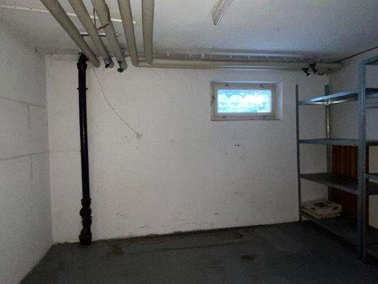 Trockener, geräumiger Keller