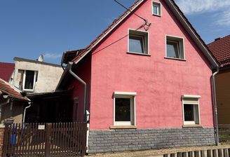 seitliche Hausansicht