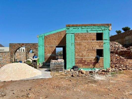 Kreta, Plaka Elounda: Unfertige Villa mit Pool und Meerblick