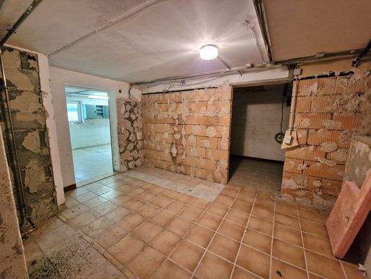 Raum unter ehem. Backstube.jpg