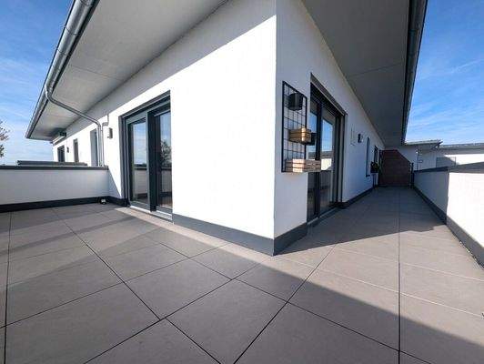 Riesige Dachterrasse - viel Platz für sonnige Grillabende...