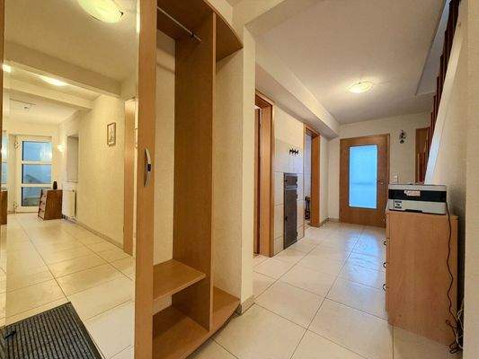 EG: Der Flur mit Garderobe – ideal zum ablegen