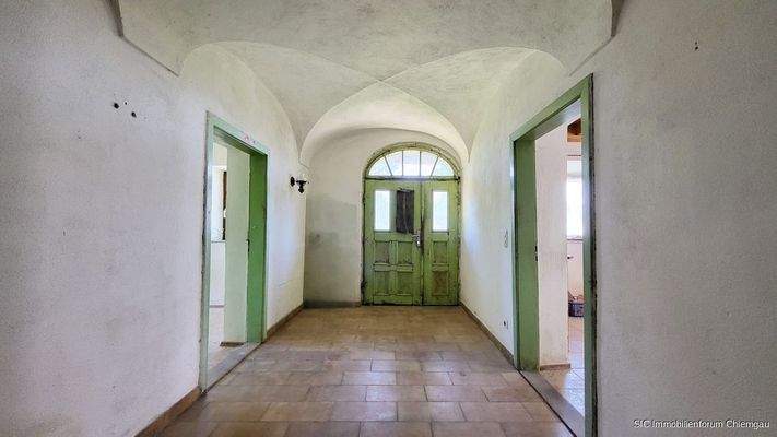 Flur im Erdgeschoss mit Gewölbe