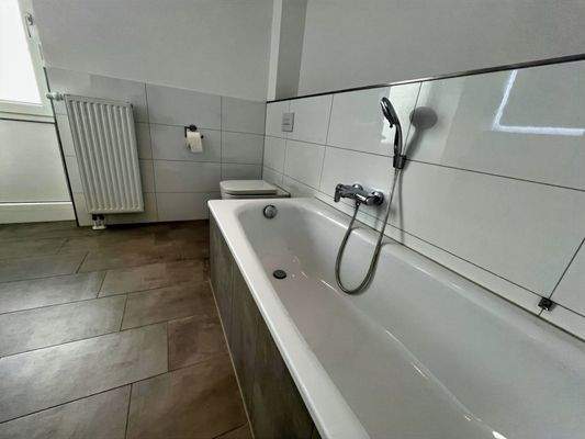 Badezimmer - Badewanne